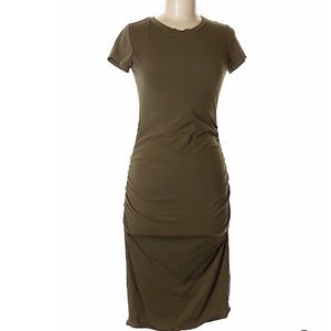 💕Lovely form fitting dress 💕